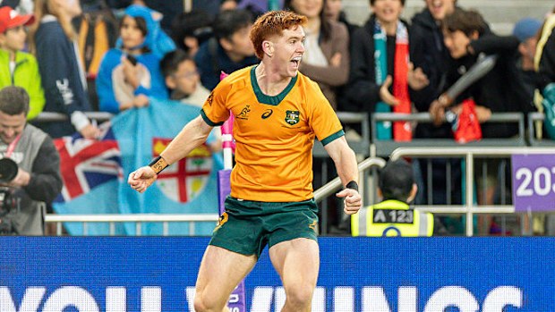 Sidney Harvey, de Australia, celebra su intento.