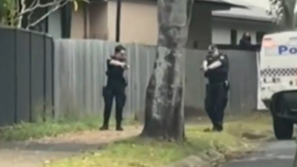 Kanimbla: Police shoot man armed with knife in Cairns, Far North ...