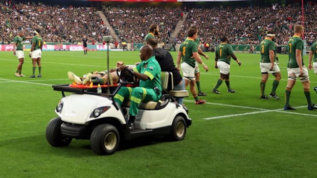 Faf de Klerk leaves the field.