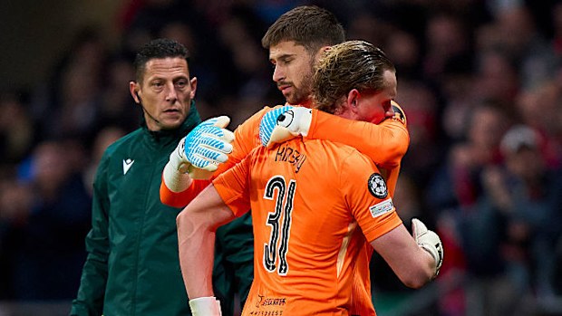 Guglielmo Vicario consuela a Antonin Kinsky.