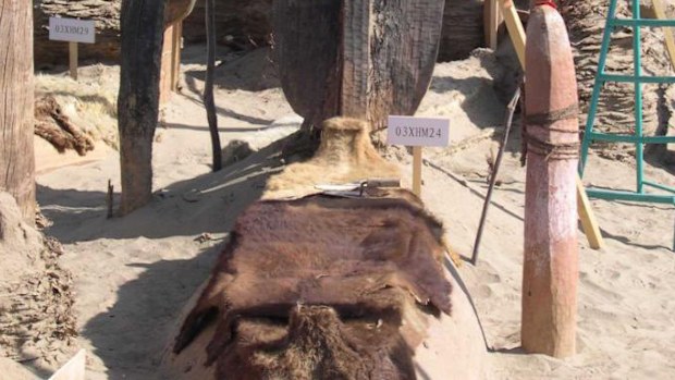 Since their discovery, the ancestry of hundreds of mummified bodies buried in boats in an inhospitable desert region of northwest China has puzzled and divided archaeologists.