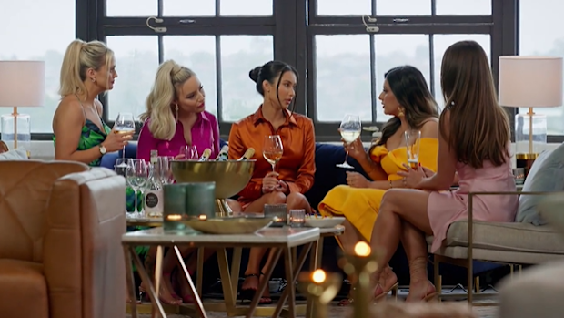Sandy debriefs with the other women MAFS 2023 Dinner Party