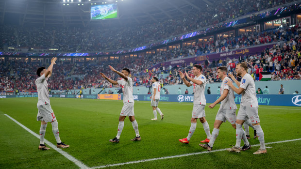  Remo Freuler (C) of Switzerland celebrates after scoring his team's third goal with teammates during the FIFA World Cup Qatar 2022 Group G match between Serbia and Switzerland at Stadium 974 on December 02, 2022 in Doha, Qatar. (Photo by Marvin Ibo Guengoer - GES Sportfoto/Getty Images)