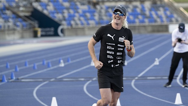 Ned Brockman starts his "Uncomfortable Run", a 1610km run around Sydney Athletics Centre over 10 consecutive nights. 3 October 2024 Photo: Janie Barrett