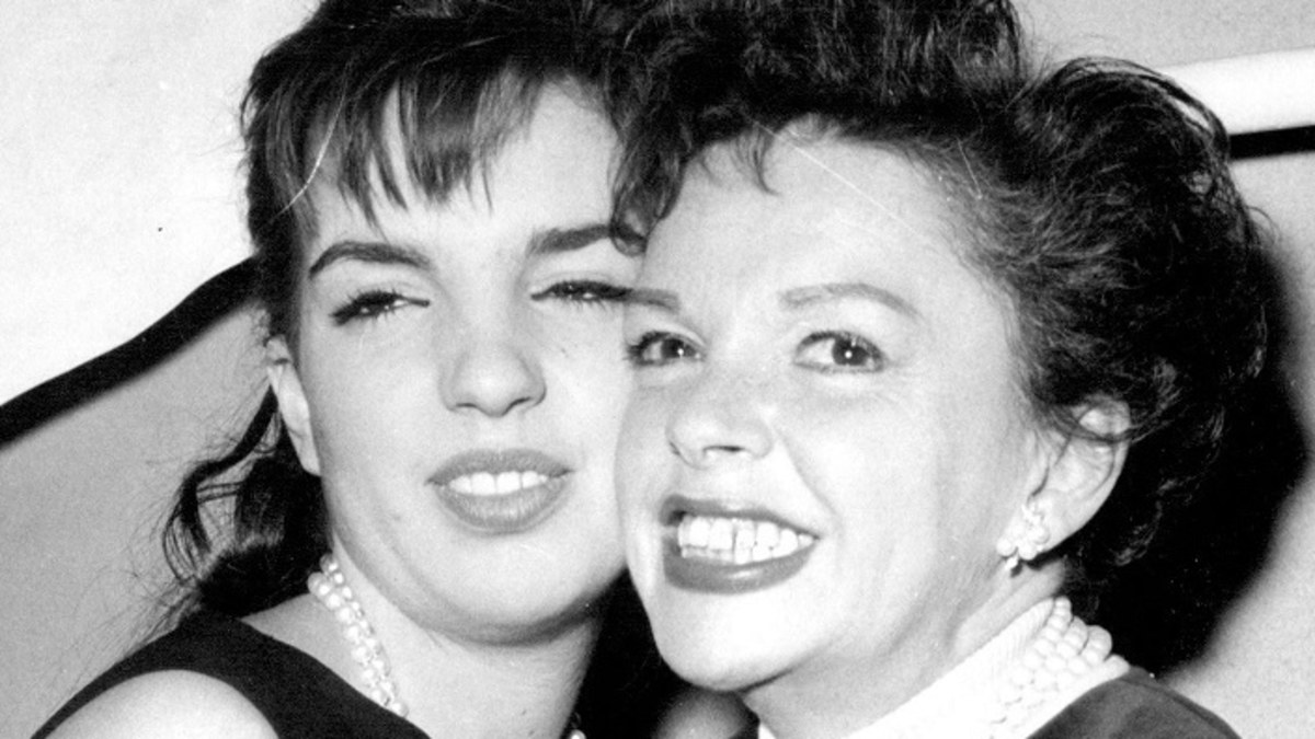 Liza Minnelli memoir: Star felt 'deeply inadequate' growing up with ...