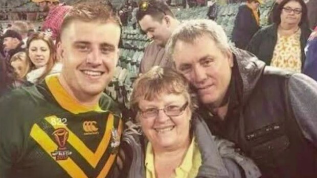 Cameron Munster, ebeveynleri Debbie ve Steven ile.
