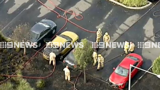 At least six cars have been damaged after a grass fire burned through a parking lot in north-west Melbourne. (9NEWS)