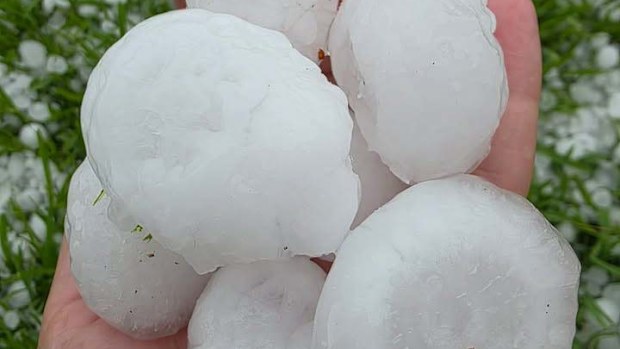 The Bom says 5cm hail was recorded at Penrith at 4pm.