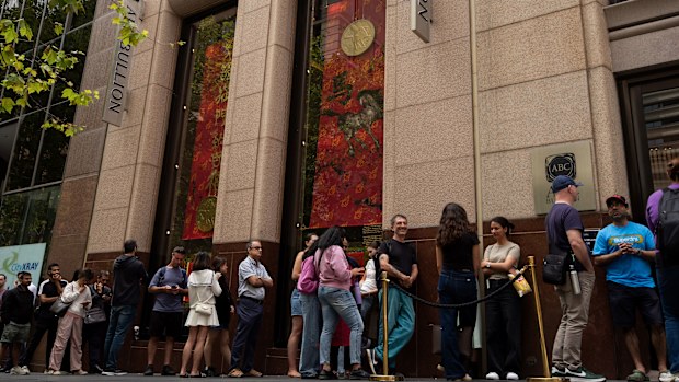 A queue is seen building up outside the ABC Bullion store in Sydney's Martin Place in January 2026.