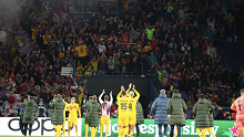 PARIS, FRANCE - APRIL 10: Players of Barcelona FC celebrate the victory with their fans after the UEFA Champions League quarter-final first leg match between Paris Saint-Germain and FC Barcelona at Parc des Princes on April 10, 2024 in Paris, France. (Photo by Xavier Laine/Getty Images)