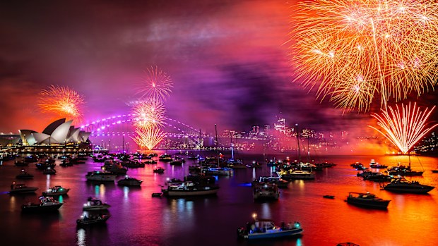 The midnight New Year's Eve fireworks on Sydney Harbour, viewed from Mrs Macquaries Chair. 31 December 2024. Photo: Wolter Peeters, The Sydney Morning Herald.