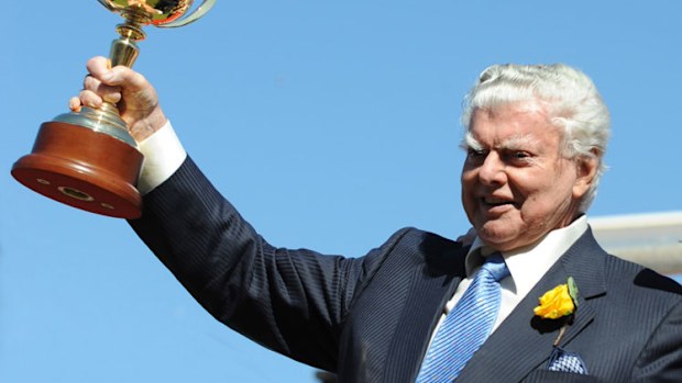 <b>Australian sports fans are mourning the passing of iconic horse trainer Bart Cummings, who has died at age 87.</b><br/><br/>Christened the Cups King, Cummings had an unrivalled record in Australian racing, winning 12 Melbourne Cups, starting with Light Fingers in 1965 and ending with Viewed in 2008.<br/><br/>Regarded as a national treasure, his training record also included 266 Group One winners and 758 Stakes winners.