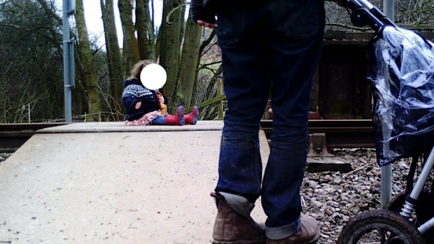 Dangerous railway photo trend