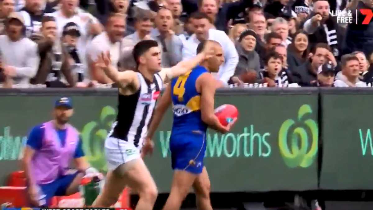 Collingwood fans fume over Maynard 'block' | Nine.com.au