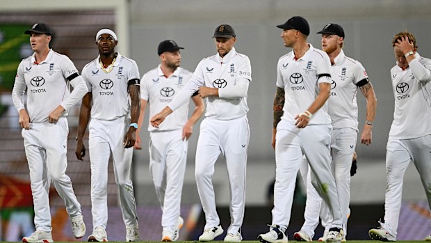 BRISBANE, AUSTRALIA - DECEMBER 07: England leave the field after losing the Second 2025/26 Ashes Series Test Match between Australia and England at The Gabba on December 07, 2025 in Brisbane, Australia. (Photo by Gareth Copley/Getty Images)