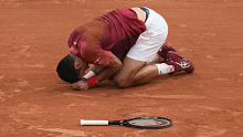 Serbia's Novak Djokovic slipped and fell during his fourth round match of Roland-Garros against Argentina's Francisco Cerundolo.
