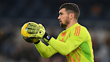 Mat Ryan plays during the Frecciarossa Italian Cup match between A.S. Roma and U.C. Sampdoria.