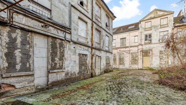 A 30-year-old corpse was discovered in the basement of a mid-18th century Paris mansion. 
