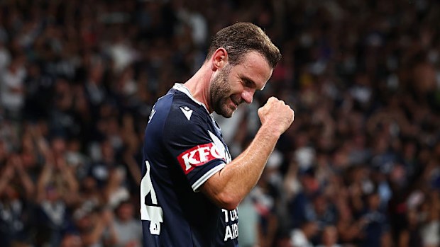 Juan Mata, Melbourne Victory için gol sevinci yaşıyor.
