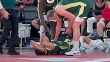 Dante Exum suffered a suspected neck injury.