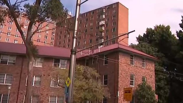 A critical incident has been declared in Sydney after a man died after falling from a unit balcony while he was being pursued by police.Police allege the man robbed a nearby grocery store with a knife before he fell from the home in Surry Hills about 9.10pm yesterday.