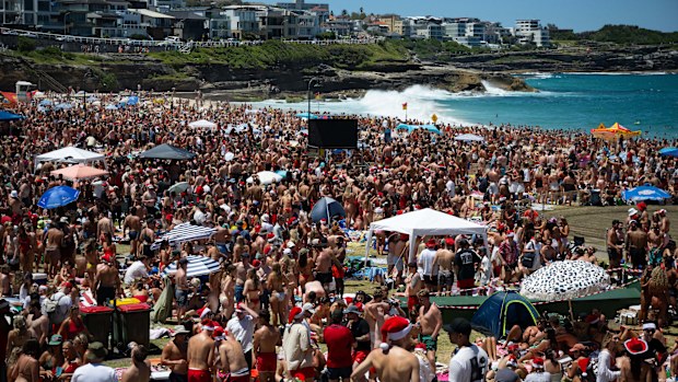 Christmas Day celebrations at Bronte Beach