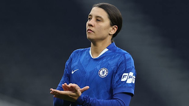 Sam Kerr of Chelsea thanks the supporters.