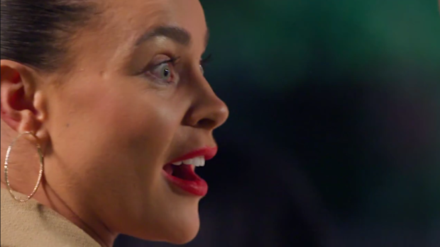 Bronte asking group is they think her relationship is fake on The Retreat MAFS 2023