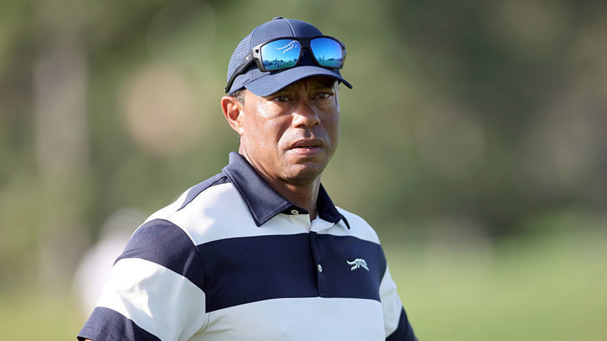 Woods undergoes seventh surgery on 'collapsed' disk