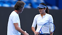 Francisco Roig talks with Emma Raducanu.