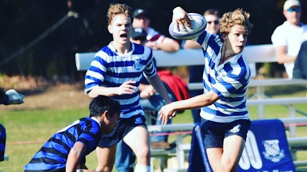 Alex Noble rugby sahasında.