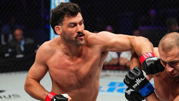 Rob Wilkinson throws a punch against Tom Breese during PFL 2024.