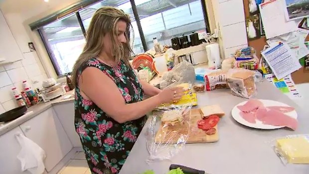 Angry consumers unhappy with Glad Australia's new box design. (A Current Affair)