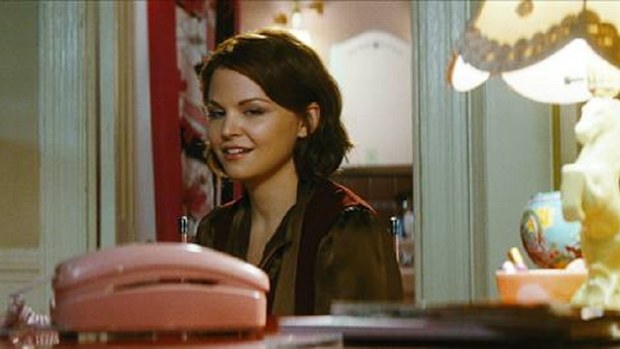 Movie scene waiting for phone call He's Just Not That Into You.