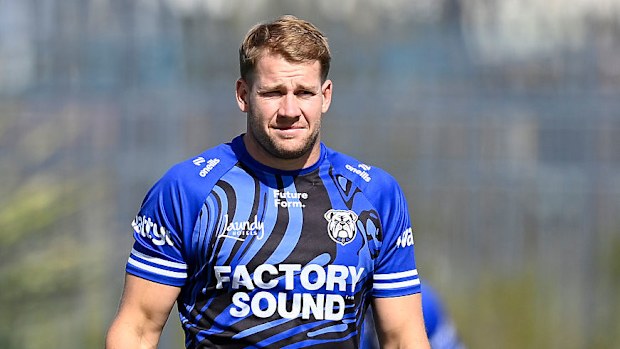 Matt Burton of the Bulldogs warms up.