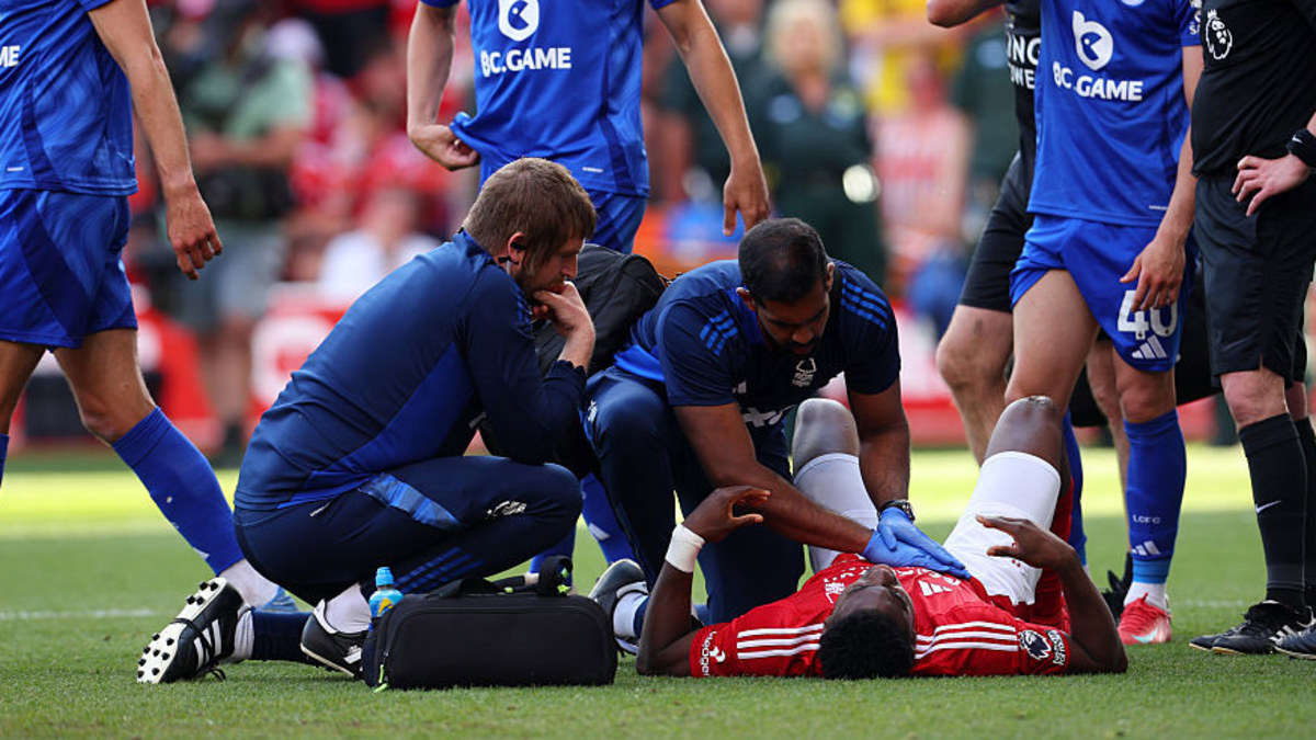 Taiwo Awoniyi de Nottingham Forest placé dans un coma induit après une opération d’urgence
