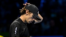 Alex de Minaur reacts against Jannik Sinner during the Nitto ATP Semi Finals 2025.