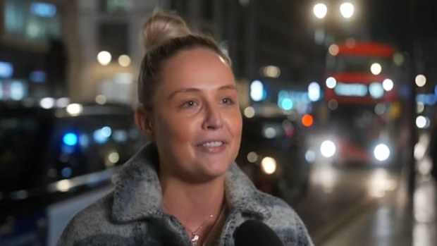 Stranded Aussies to fly home from London
