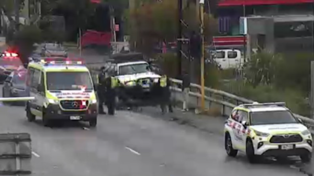 Moorabbin news: Pedestrian killed after car crashes into traffic light ...