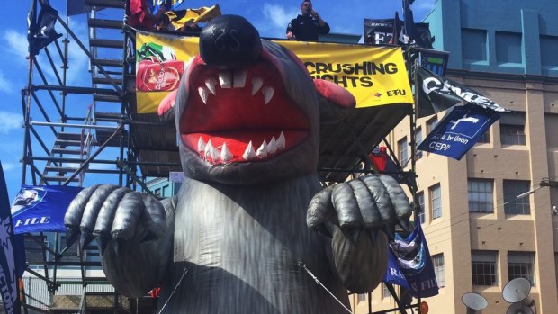Unions introduce 'Scabby the Rat' to Australia in response to a ban on 'scab' signs