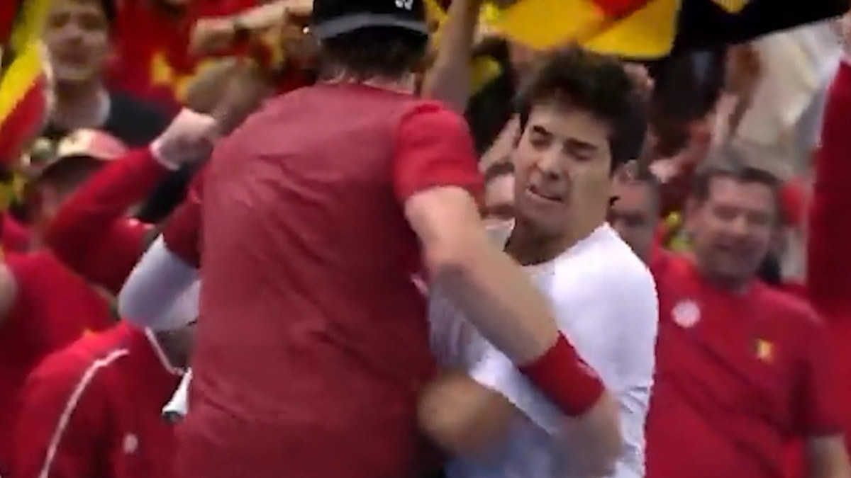Belgium Advances as Garin Withdraws After Controversial Collision