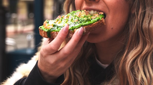 avo toast cost cafe 