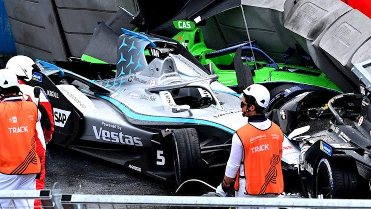 Formula E news | Scary pile-up ends New York Formula E race early ...