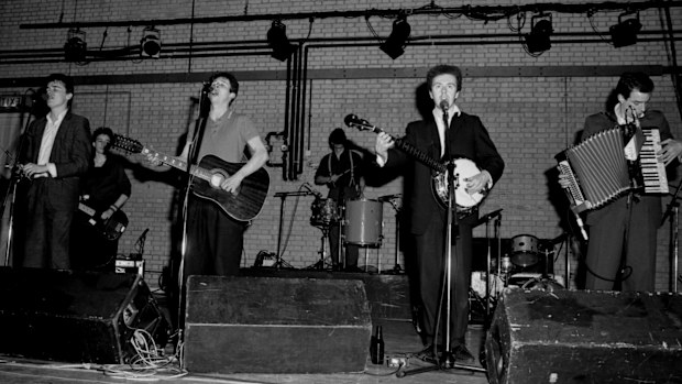 Left to right: Spider Stacey, Cait O'Riordan, Shane MacGowan, Andrew Ranken (drums) Jem Finer, James Fearnley