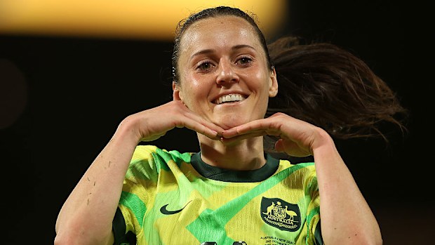 Hayley Raso celebra un gol.