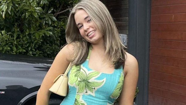 Laos methanol poisoning: Melbourne teen Holly Bowles on life support in Thai hospital after consuming methanol. 19.11.24