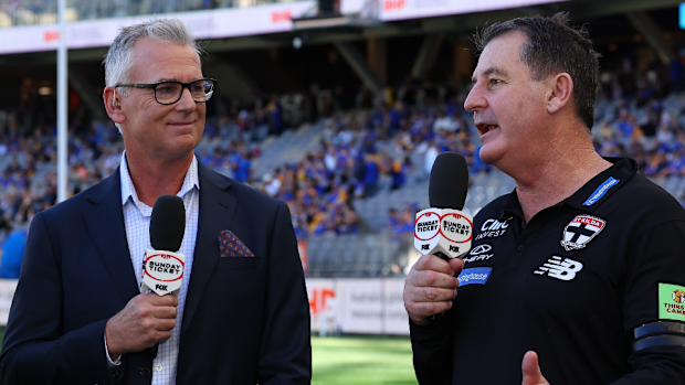 Sydney CEO Matthew Pavlich (L), Carlton's Adam Simpson and St Kilda coach Ross Lyon (R).