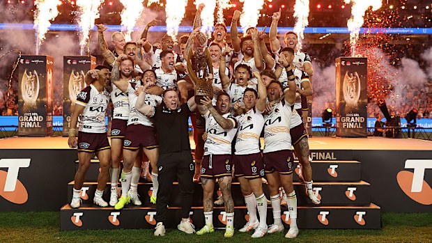Adam Reynolds and Billy Walters of the Broncos hold aloft the Provan-Summons Trophy.