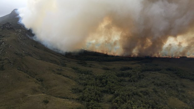 Bushfires raging in Tasmania