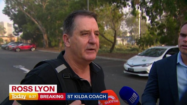 Ross Lyon habla con los medios.